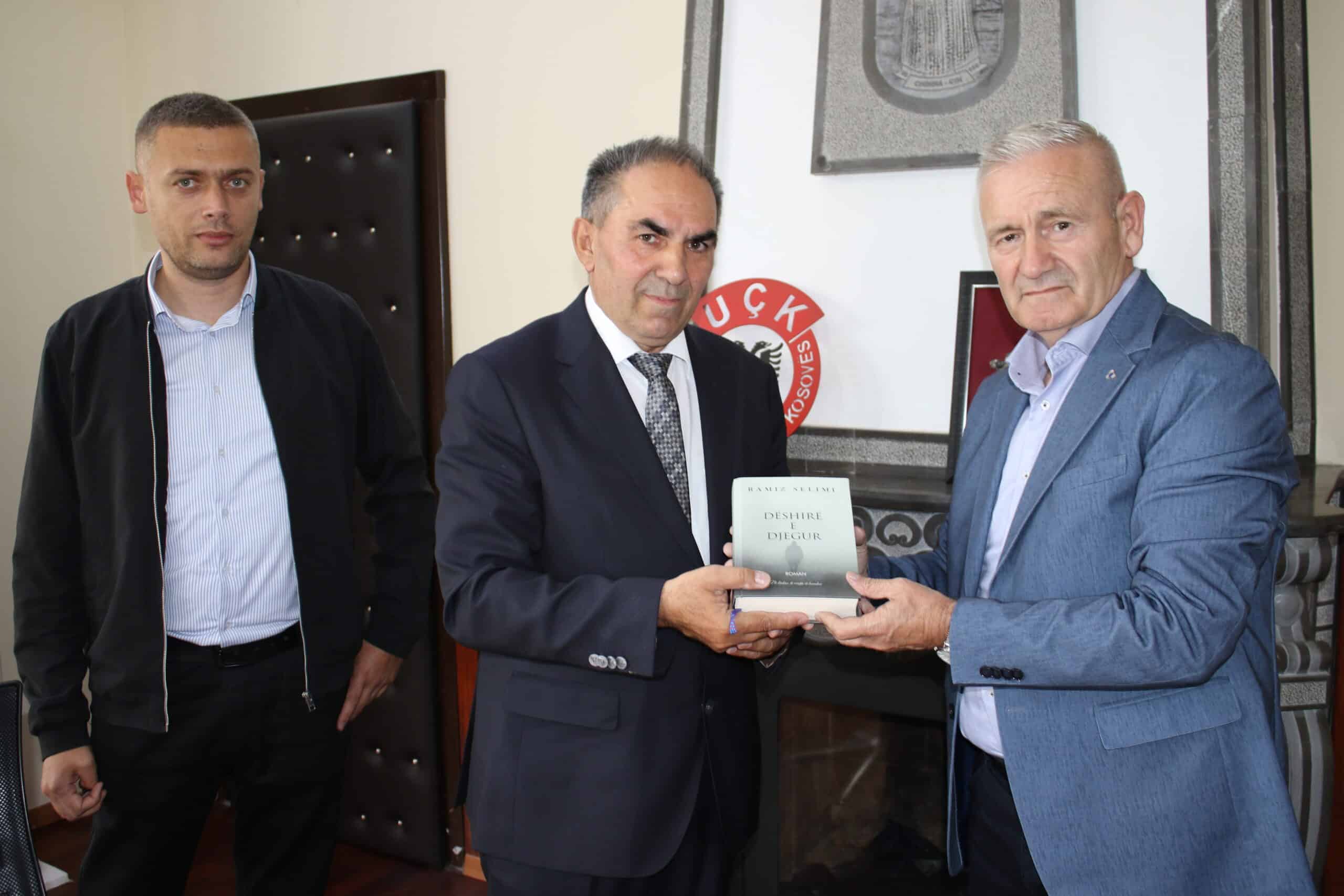 ZAHVALNOST DAJE SE AUTORU I IZDAVAČU RAMIZU SELIMIJU