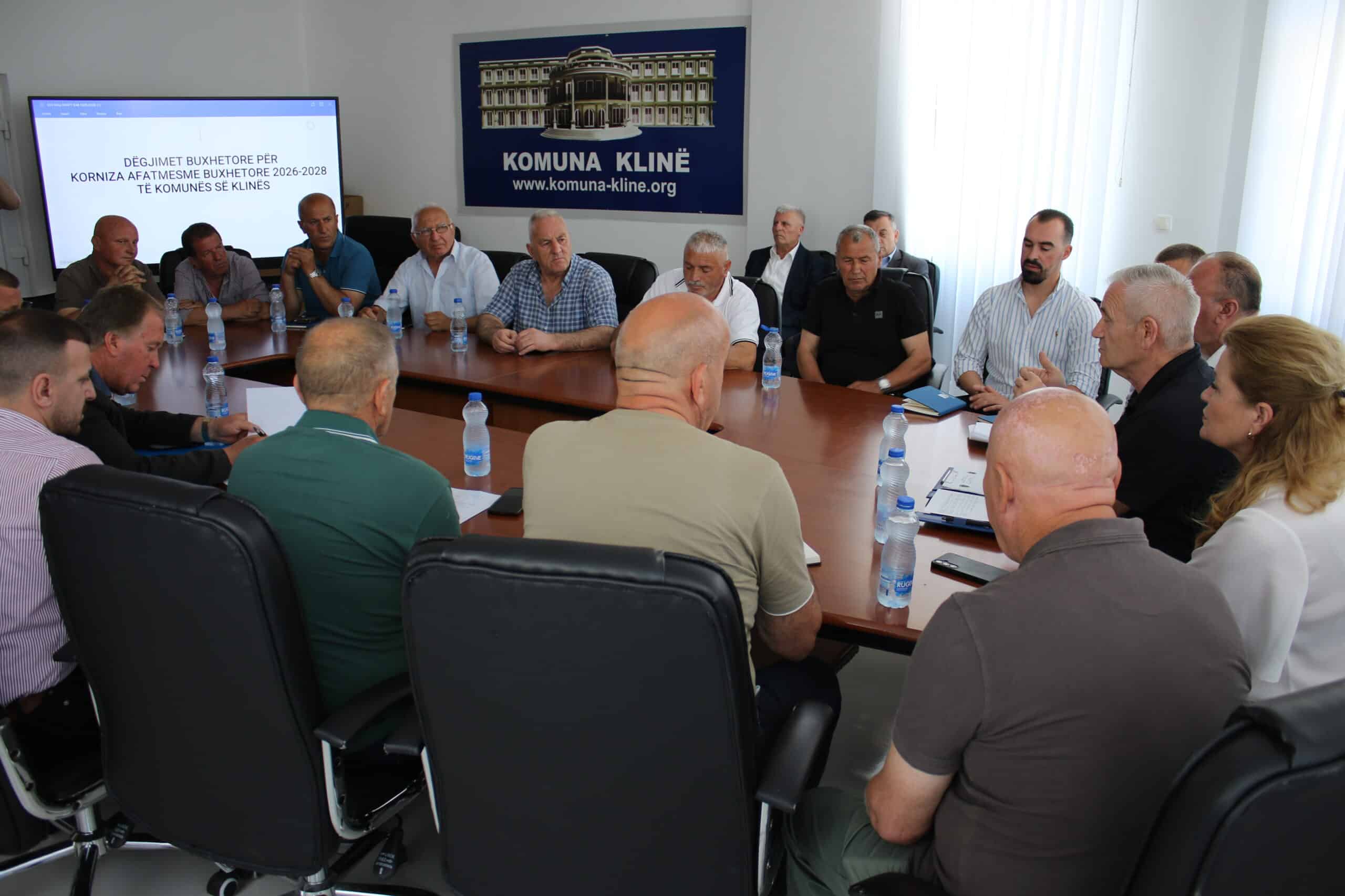 KOMUNA E KLINËS FILLON DËGJIMET BUXHETORE PËR KORNIZËN AFATMESME BUXHETORE 2026–2028