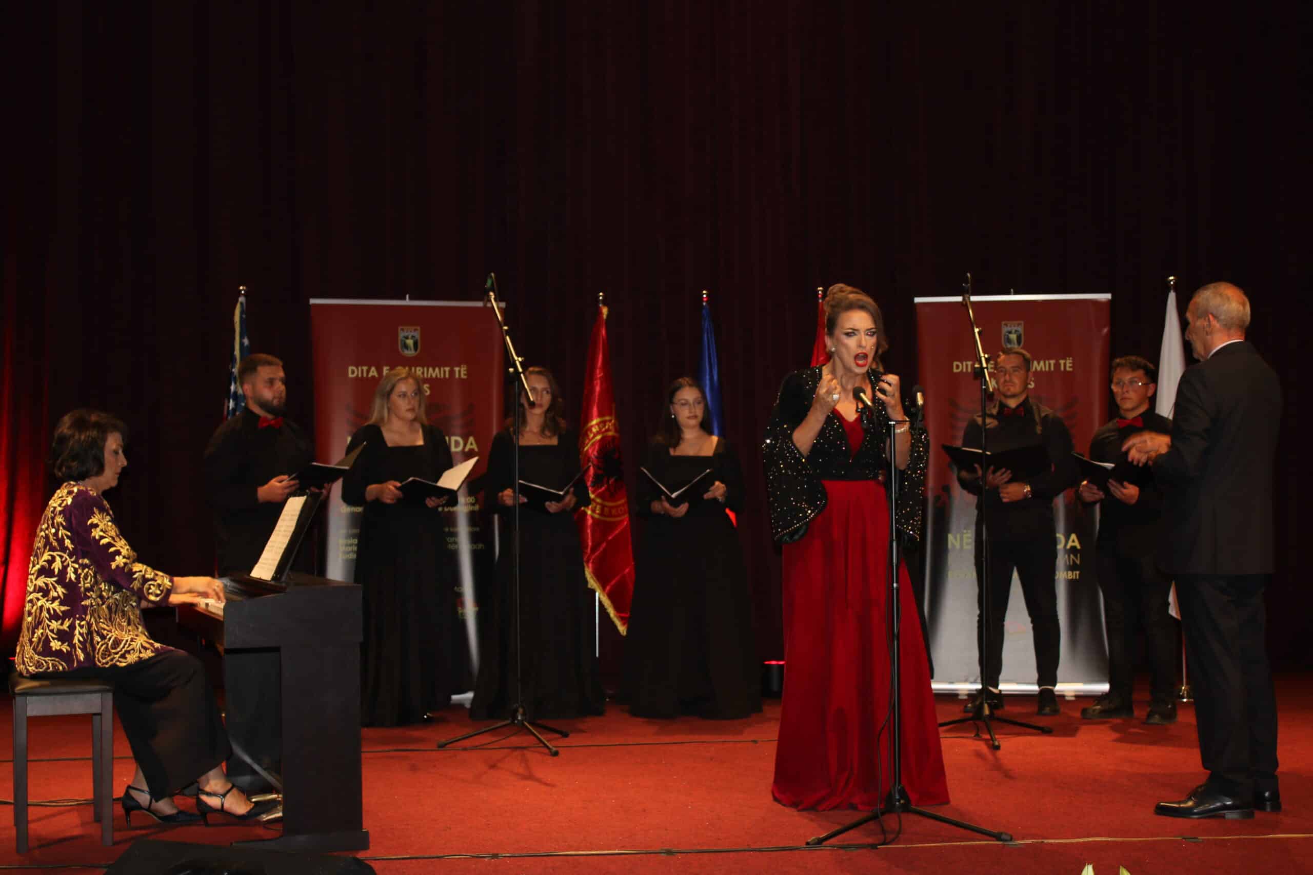 “KUJTIM DHE KRENARI PËRMES MUZIKËS”, MBAHET KONCERT SOLEMN PËR DITËN E ÇLIRIMIT