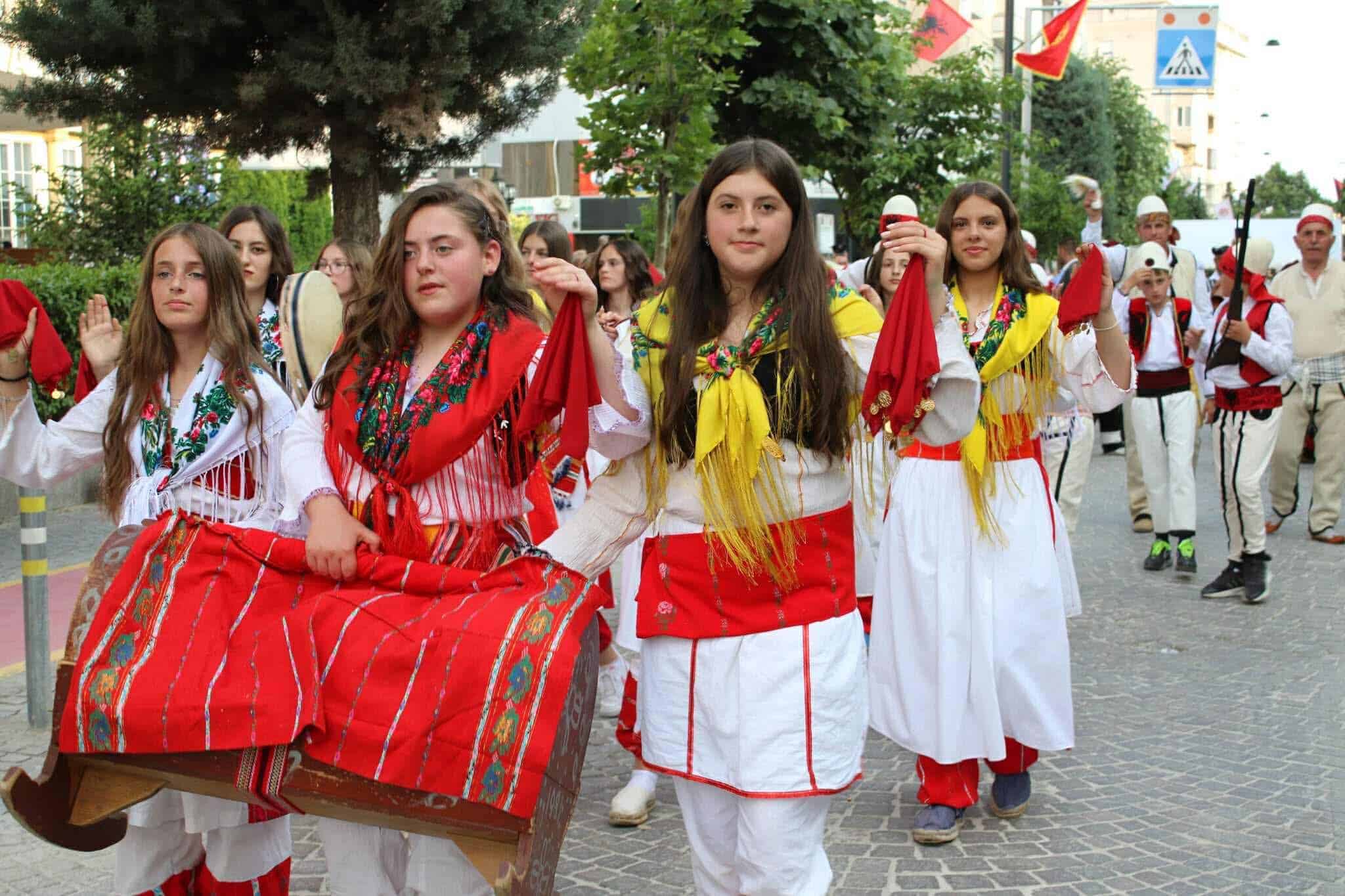 NATA E PARË KONKURRUESE NË FESTIVALIN FOLKLORIK “I KËNDOJMË LIRISË”-2025, KËNGË E VALLE NGA TREVAT E KOSOVËS